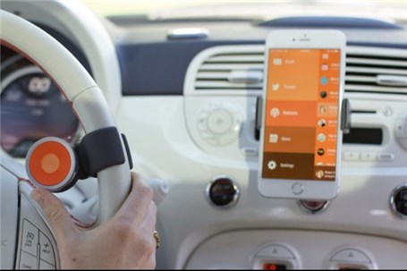 کار با گوشی حین رانندگی با استفاده از گجت هوشمند O۶