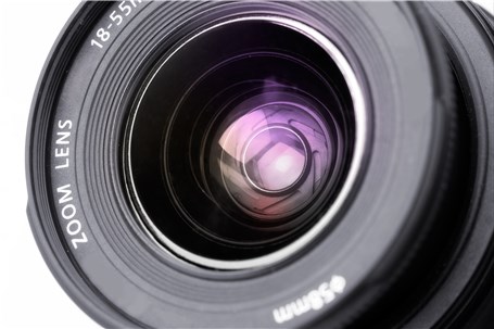 لنز دوربین عکاسی در بازار چند به فروش می‌رسد؟