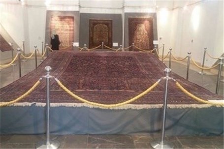 کاخ گلستان، نمایش نخستین فرش‌های باغی قاجاری