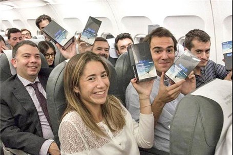 هدیه موبایلی به مسافران یک پرواز