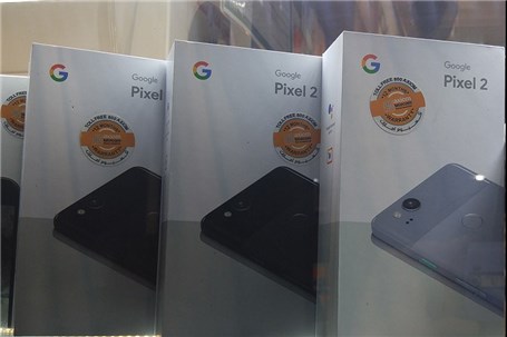 مدل‌های جدید موبایل گوگل پیکسل ۲ و پیکسل ۲ ایکس ال به صورت قاچاق وارد بازار ایران شد + عکس