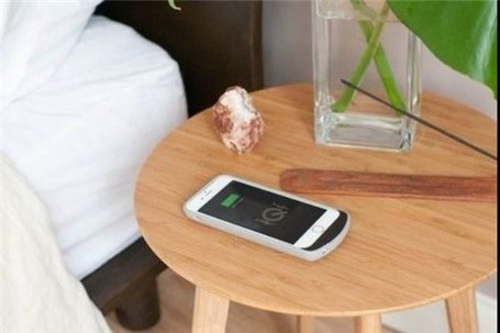 این میز شارژر دستگاه های الکترونیکی است