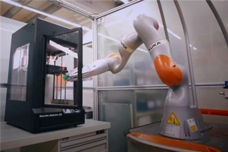 بازوی رباتیکی که قطعات خود را چاپ می کند!