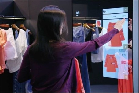 آینه هوشمند لباس مناسب را به مشتری پیشنهاد می کند