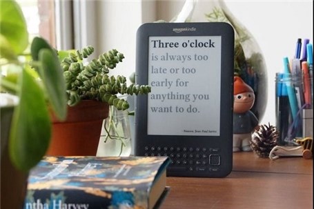 تبدیل کتابخوان الکترونیک به ساعت ادیب!