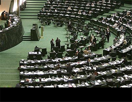 خودرو سازان با تعرفه ها زنده‌اند نه با کیفیت