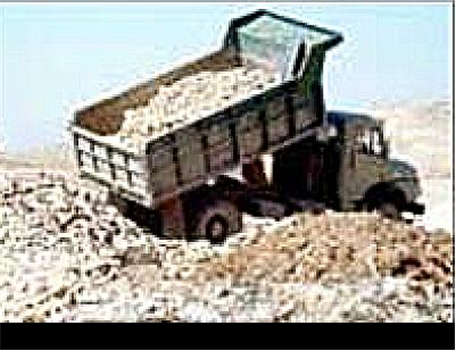 اختلال در حرکت خودروها به علت تخلیه نخاله ساختمانی!