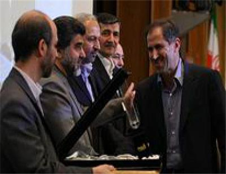 تام ایران خودرو برنده تندیس بلورین