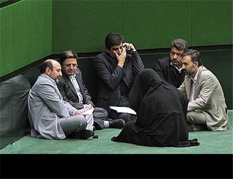 خودروسازی‌ها نباید حیات خلوت وزارت صنایع باشند