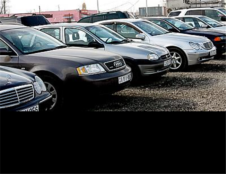 تثبیت قیمت خودرو برای سال جاری کار دشواری است
