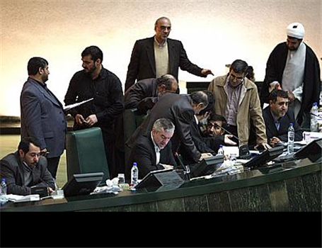 انتخاب 5 نفر از کمیسیون برنامه برای عضویت در کمیته بررسی تعرفه خودرو