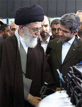 چفیه رهبری به کدام صنعتگر رسید