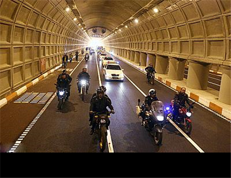 واژگونی یک خودرو در تونل توحید