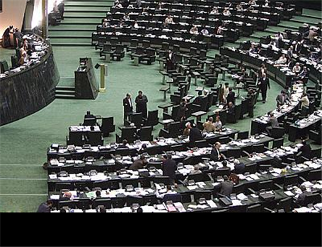 انحصار فروش خودرو در کشور صنعت اتومبیل‌سازی را نابود می‌کند