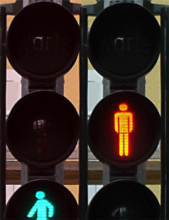عابران پیاده متخلف جریمه می‌شوند