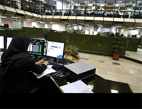 عرضه سهام ایران خودرو به تعویق افتاد