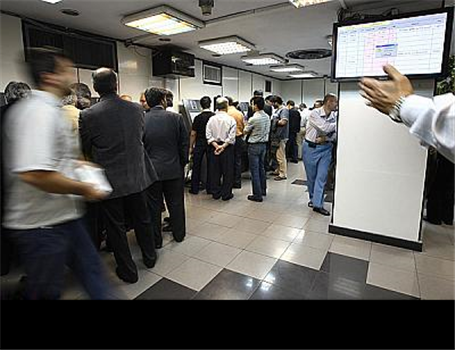 رقابت بر سر خرید بلوک 18درصدی سهام ایران‌خودرو به فردا موکول شد