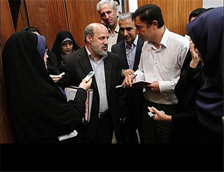 قیمت واقعی بنزین در بازار داخلی 700 تومان است