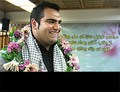 خودرو زانتیا هدیه فدراسیون وزنه برداری به قهرمان سنگین وزن !