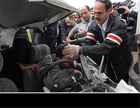 پنج مصدوم در حادثه برخورد دو خودروسواری در خیابان پاسداران تهران