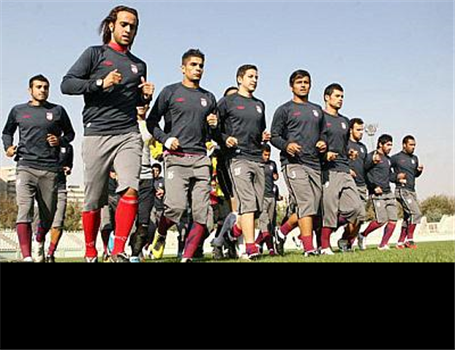 یک دستگاه خودرو پاداش قهرمانی استیل آذین در جام حذفی
