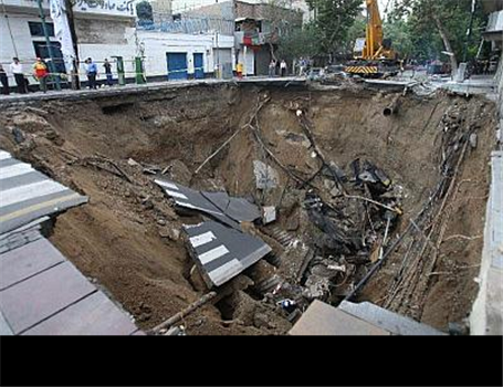 ریزش تونل مسیر خط 3 مترو تهران دو خودرو را به کام خود کشید