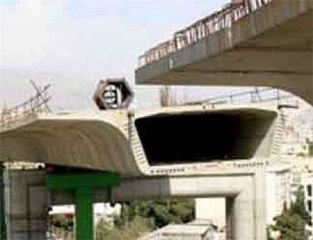 انحراف یکی از جک‌های پل صدر