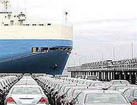 غرق کشتی حامل ۱۴۰۰ خودروی لوکس پیش از رسیدن به جده