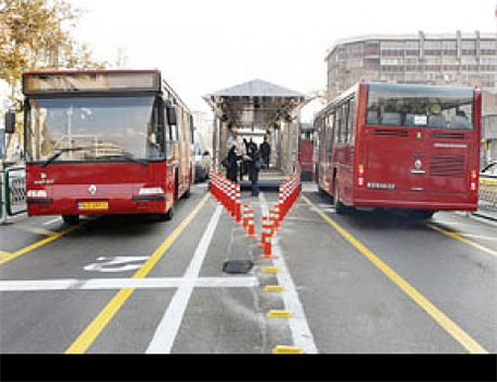 برخورد اتوبوس تندرو با عابر پیاده در تهران
