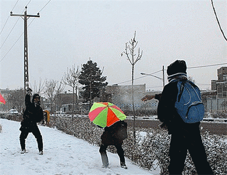 بارش شدید برف مدارس دماوند را تعطیل کرد