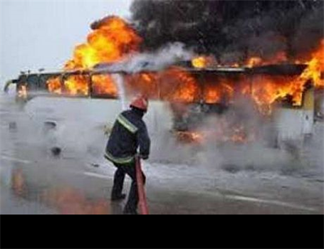 اتوبوس درون‌شهری در آتش سوخت