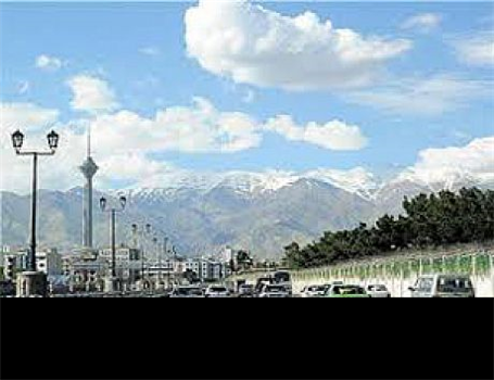 بارش باران در تهران و در اتفاعات همراه با برف