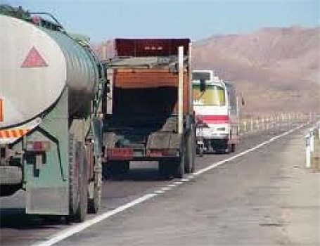 روزانه ۳۰۰ دستگاه تانکر سوخت از جاده های کردستان تردد می کند