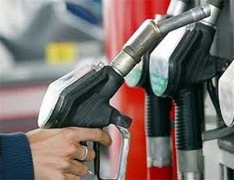 باید قیمت بنزین در ایران را به قیمت جهانی نزدیک کنیم