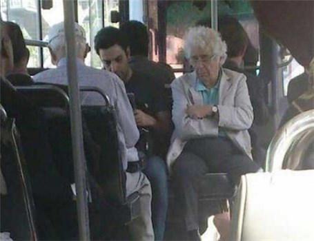 رهبر ارکستر سمفونیک ایران در اتوبوس بین شهری