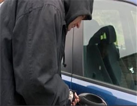 دستگیری سارقان داخل خودرو با ۲۰ فقره سرقت در نظرآباد