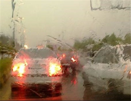 رانندگان در هنگام بارندگی فاصله طولی را رعایت کنند