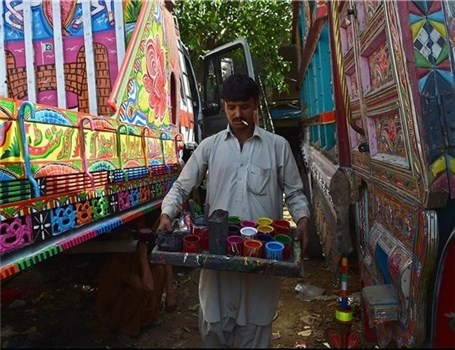 جلوه‌گری رنگ‌ها در خودروهای پاکستانی