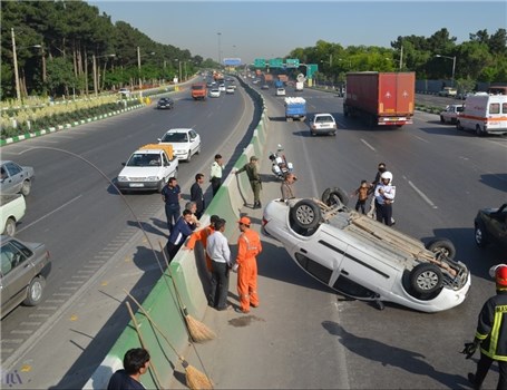 تصادف زنجیره‌ای 10 خودرو در مشهد