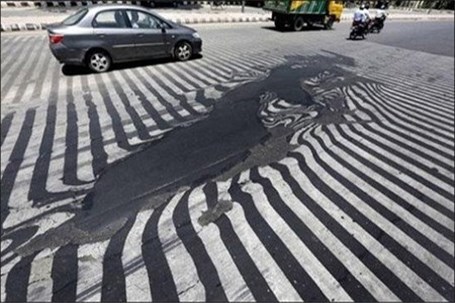 تصاویر آب شدن آسفالت خیابانهای هند به دلیل گرما
