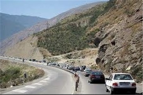 ممنوعیت تردد در آزادراه چالوس – مرزن آباد به دلیل ریزش کوه