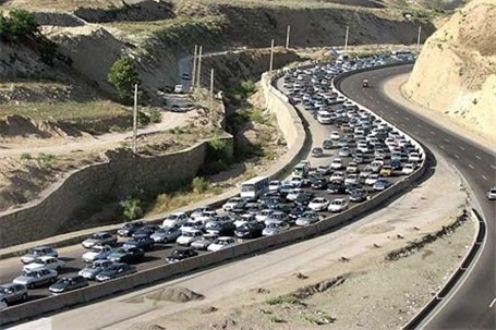 ترافیک در جاده چالوس به رغم افزایش تردد خودروها عادی است