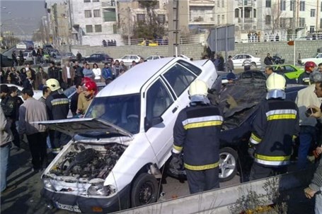 برخورد زنجیره‌ای ۶ خودرو در اصفهان