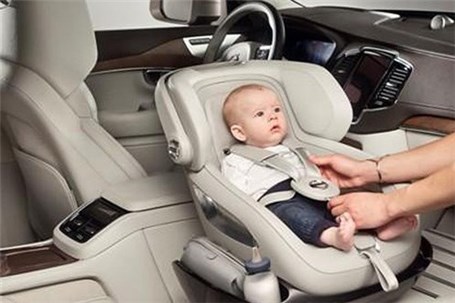 ضرورت استفاده از صندلی و قفل کودک به هنگام رانندگی