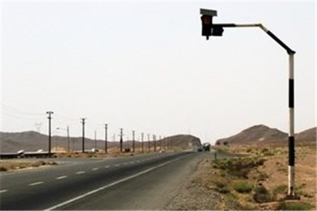 چراغ های چشمک زن خورشیدی در محورهای جاده ای استان قم نصب می شود