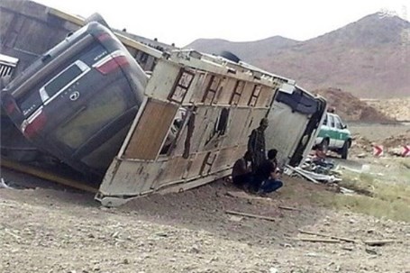 سقوط یک دستگاه تریلر به دره در محور سوادکوه