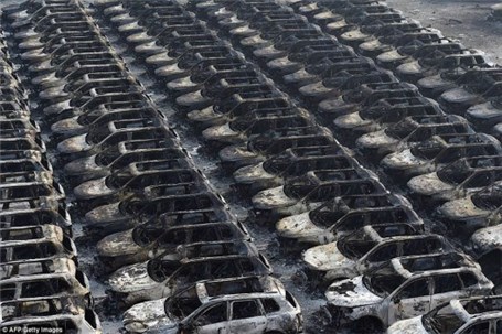 8 هزار خودرو قربانی انفجار در بندر تیانجین+تصاویر