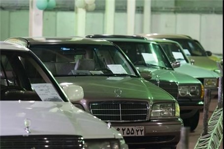 نمایشگاه خودروهای کلاسیک، آفرود و اسپرت در سنندج برگزار شد
