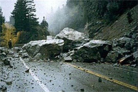 جزییات حادثه ریزش کوه در منطقه بایجان جاده هراز