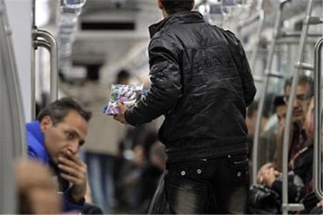 درگیری دستفروش با مسافران مترو